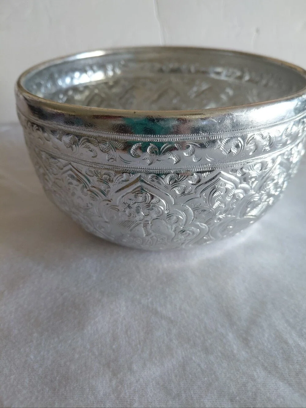 Ornate Silver Decorative Bowl - Elegant Home Accent NEW